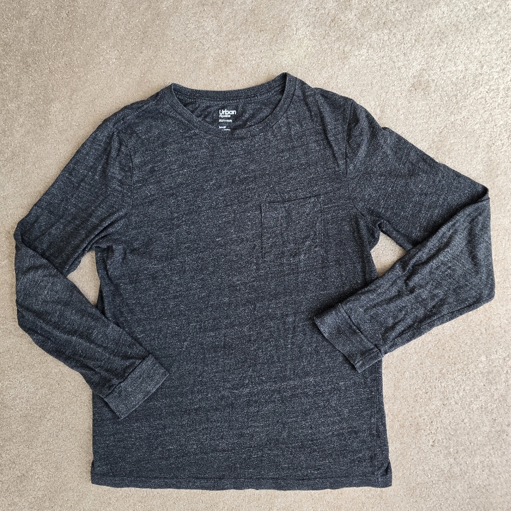 Urban Pipeline Ultimate Long Sleeve Pocket Tee in a gray heathered color.